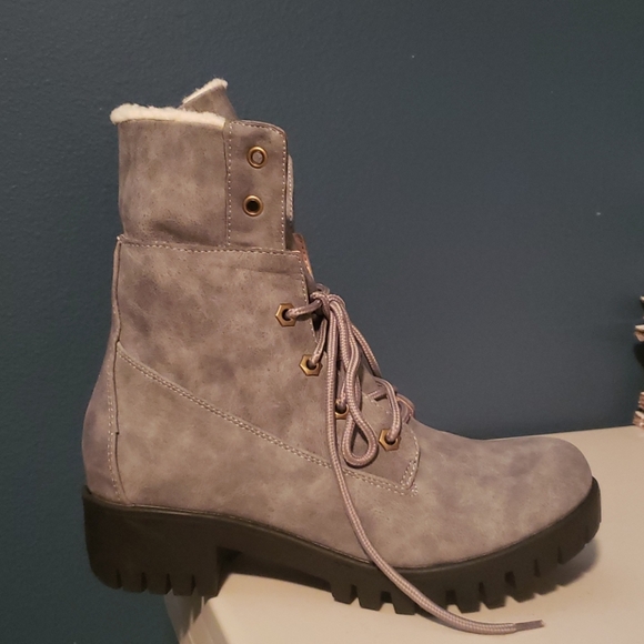 Chase + Chloe Madigan Faux Shearling Combat Boot - Picture 6 of 7